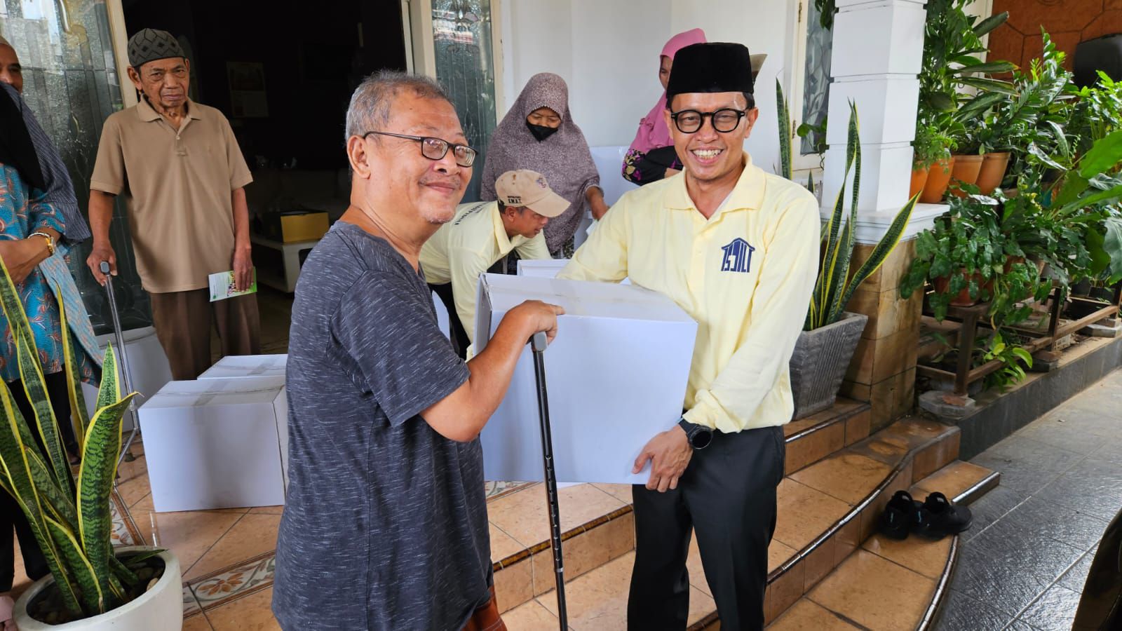 ISJILI Salurkan Santunan Bagi Lansia