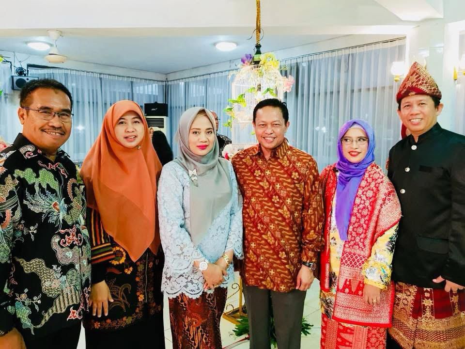 Bukan tentang Martabak, AAA-Kisah Persahabatan Adji, Ali, dan Agus